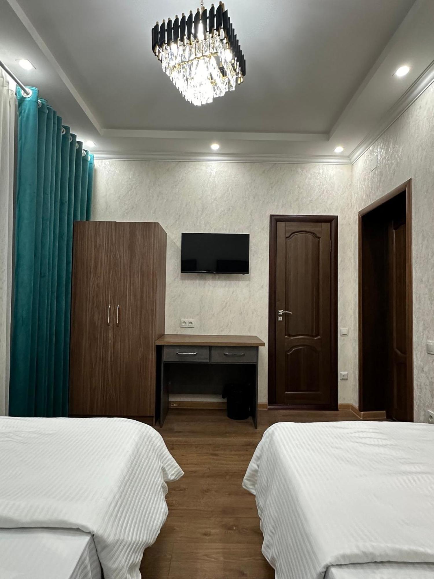 Hello Dushanbe Hostel Екстер'єр фото